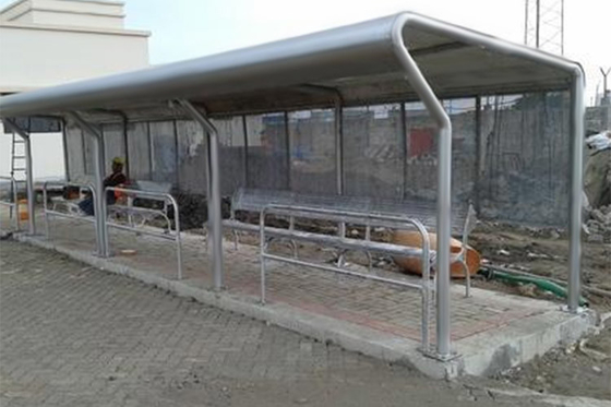 Cina Penampungan Bus Stainless Steel Artistik Keselamatan Dengan Kursi / Tempat Sampah / Tanda Garis pemasok