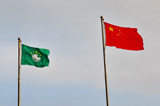 Cina Tiang Bendera Baja Stainless Kekuatan Tinggi / Tiang Bendera Aluminium Tekstur Datar pemasok